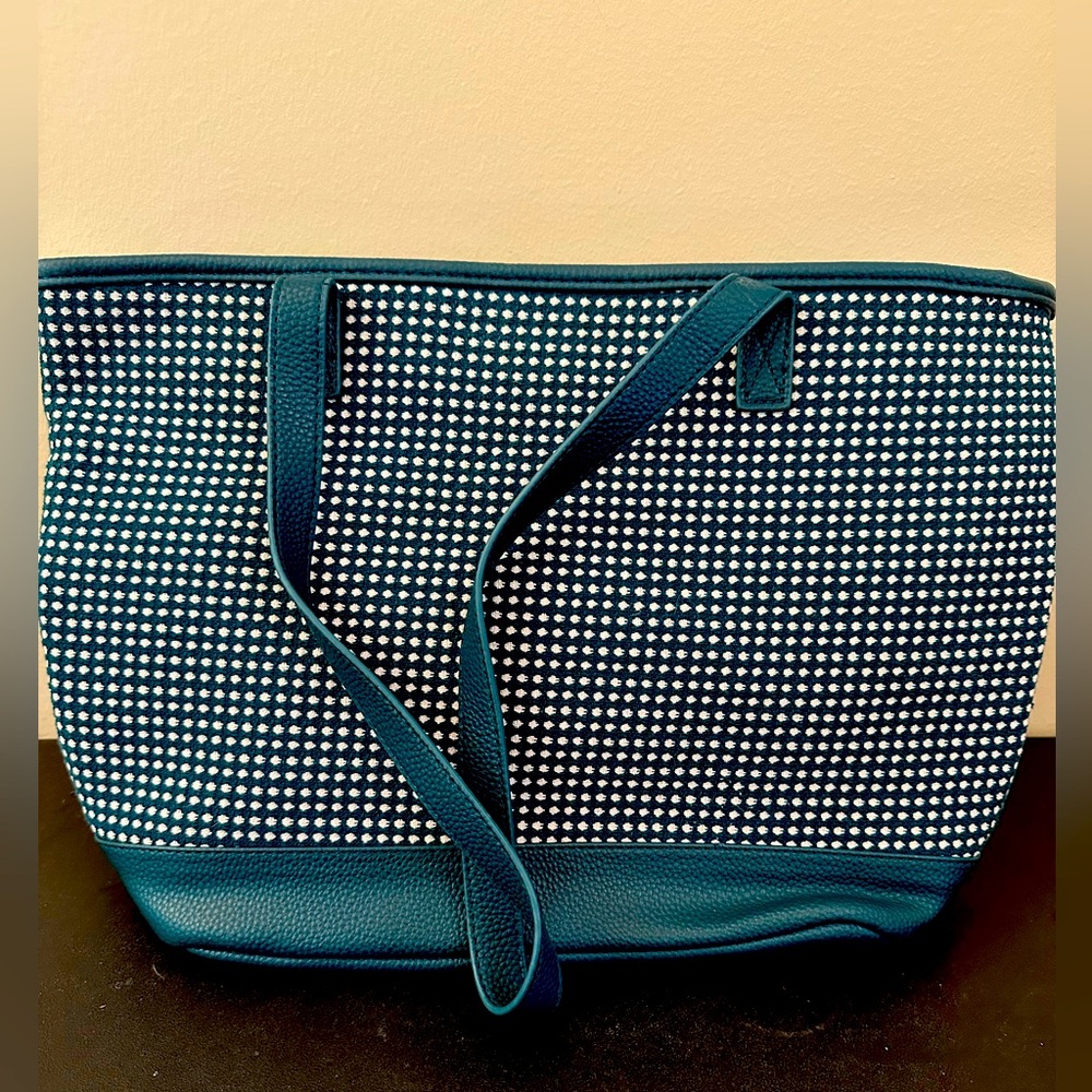 Beautiful jade green purse! Great condition!